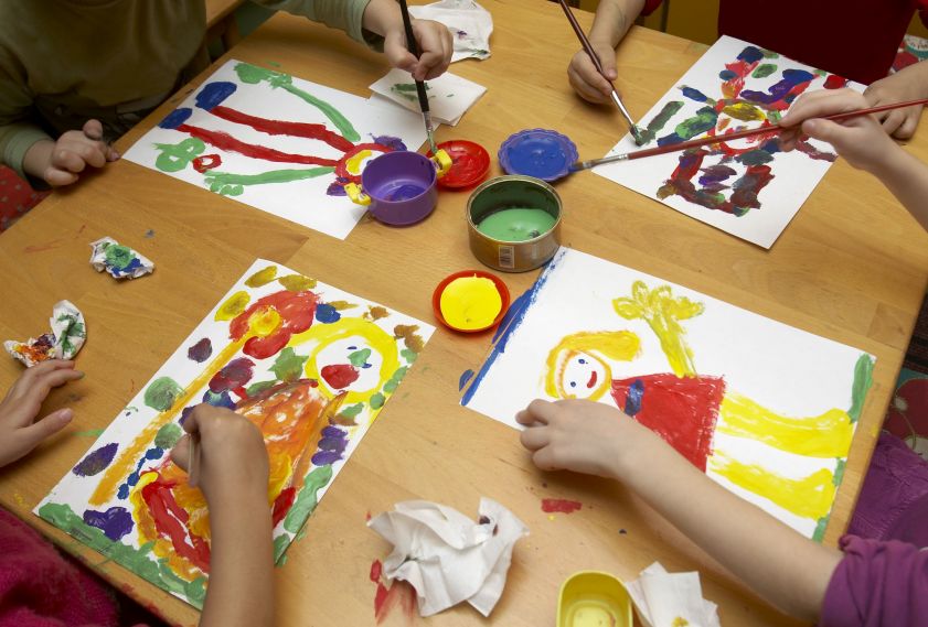 4614024-little-children-painting-during-art-class-Stock-Photo-kids
