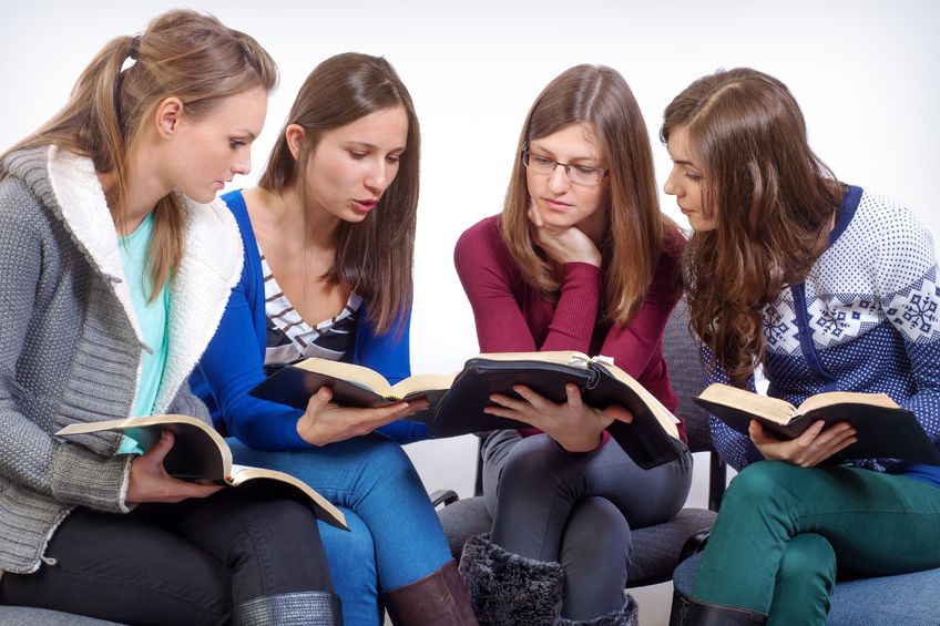 16873531-Women-team-learn-truth-from-the-Bible--Stock-Photo-bible-study-praying